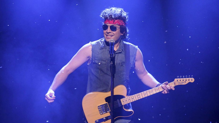 Jimmy Fallon Rocks Out In Bruce Springsteen-Inspired Robert Muellers Comin to Town