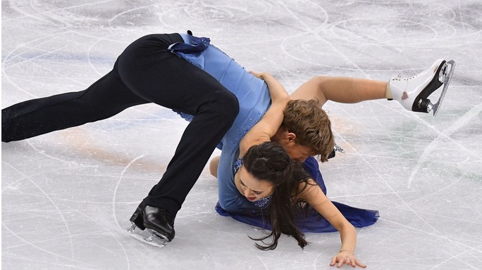 American ice dance duo Madison Chock and Evan Bates suffer shocking fall in long program