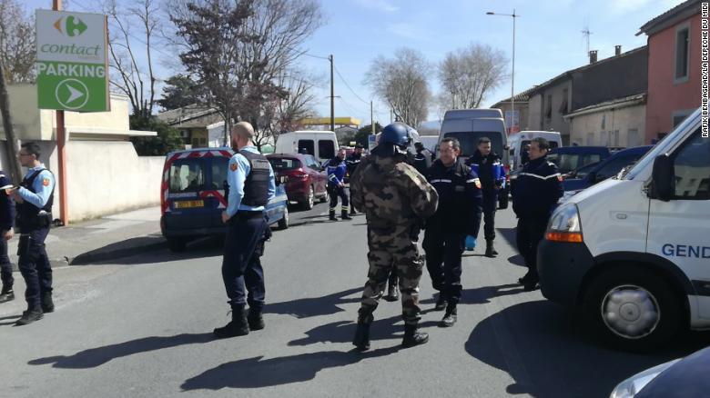 Hostage-taker killed at supermarket, two victims