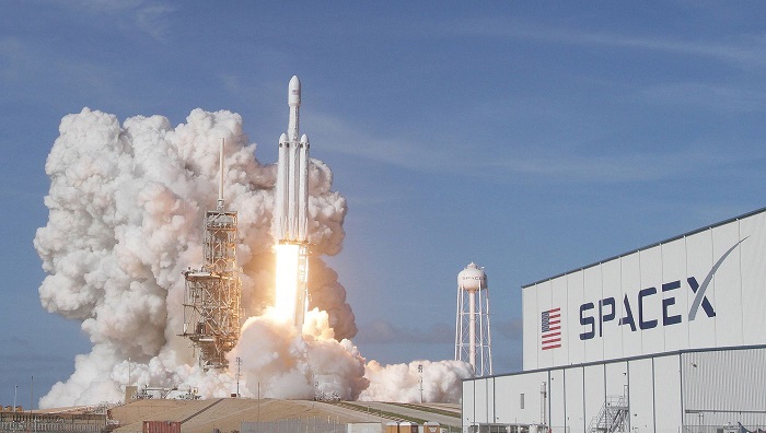 SpaceX gets FCC approval to offer broadband internet service with satellites