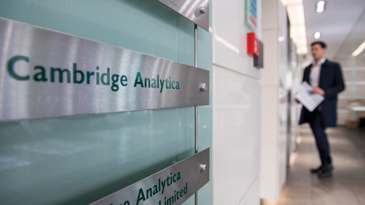 Cambridge Analytica announces closure
