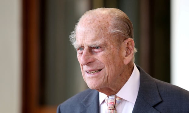 Prince Philip gives up driving licence three weeks after car crash