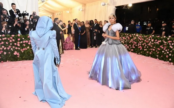 Zendaya Transformed Into Cinderella On The Met Gala Red Carpet And Im At A Loss For Words