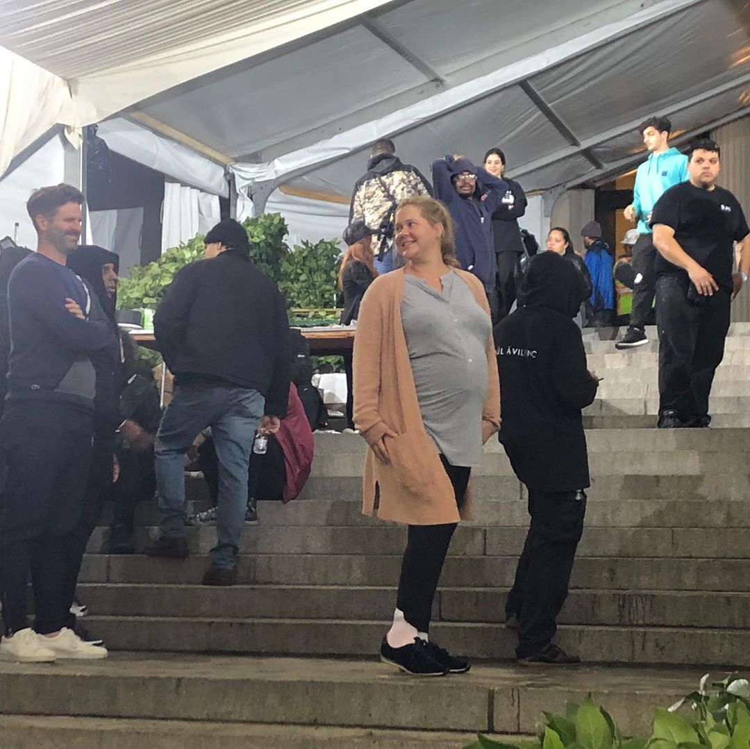 Amy Schumer strikes Met Gala pose before heading to the hospital to give birth