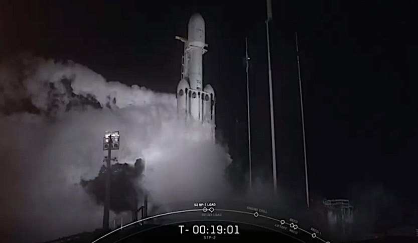 Falcon Heavy Takes Off in First Night Launch, Center Core Smashes into the Ocean