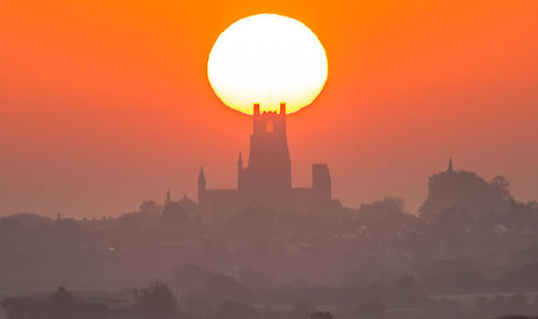 End is NIGH: Social media panic as blood red sun rises above UK in terrifying phenomenon