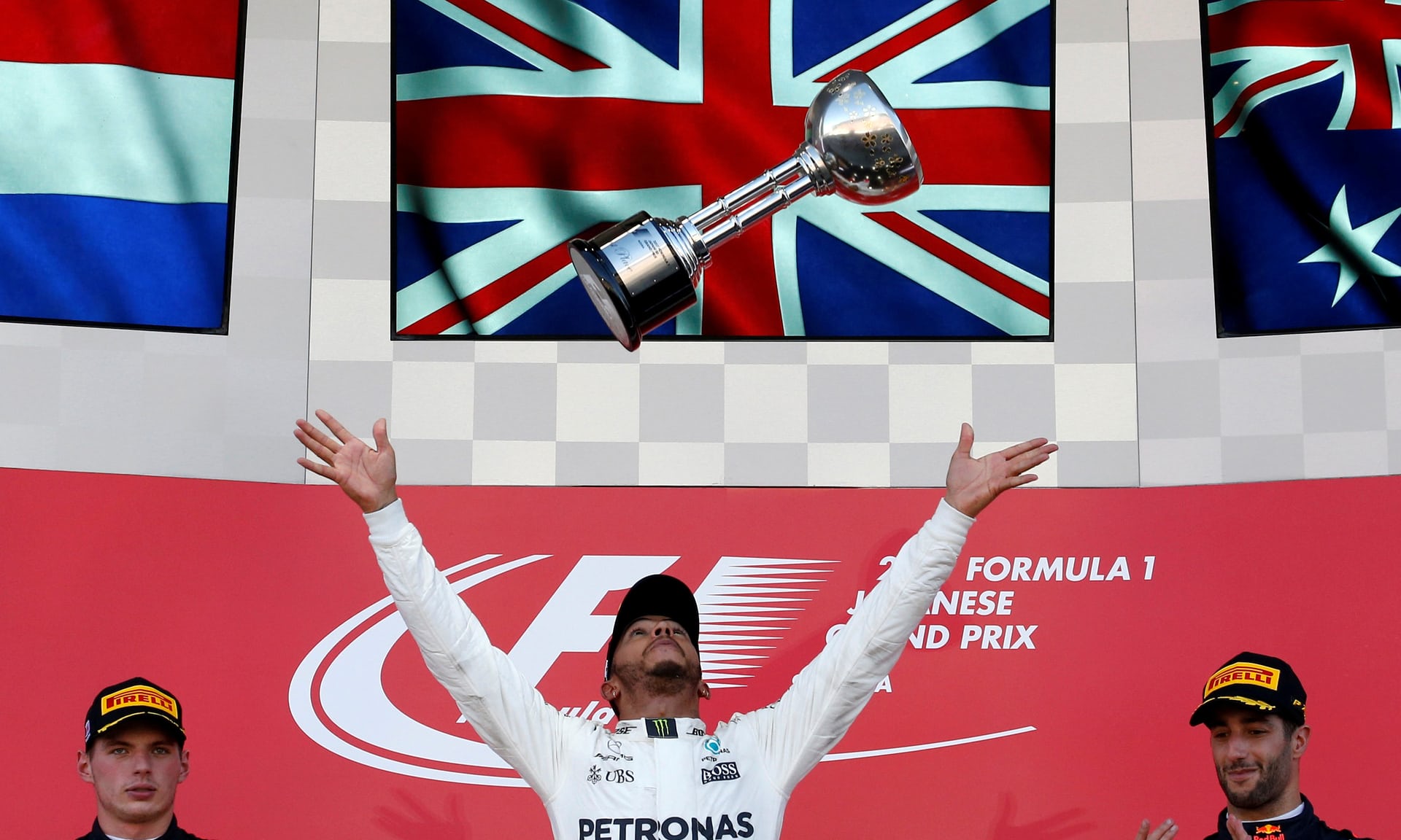 Lewis Hamilton wins Japanese GP to take big step towards F1 title - The Guardian