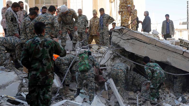 Iran-Iraq quake death toll passes 300