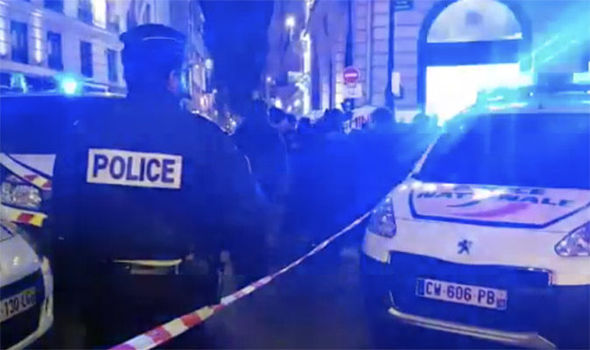 Paris bomb alert: Place Vendome on lockdown as police evacuate area