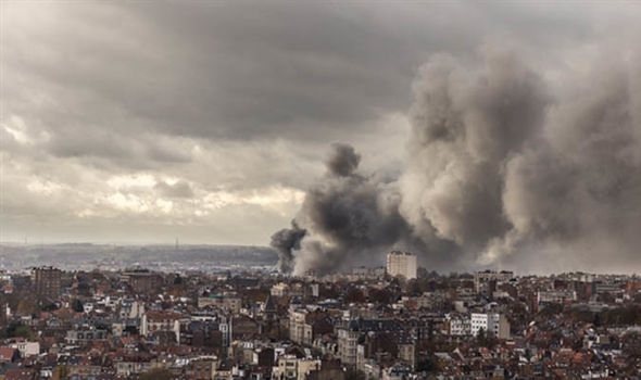 Huge ‘toxic’ cloud engulfs Brussels - Locals told to STAY INDOORS as 200 evacuated