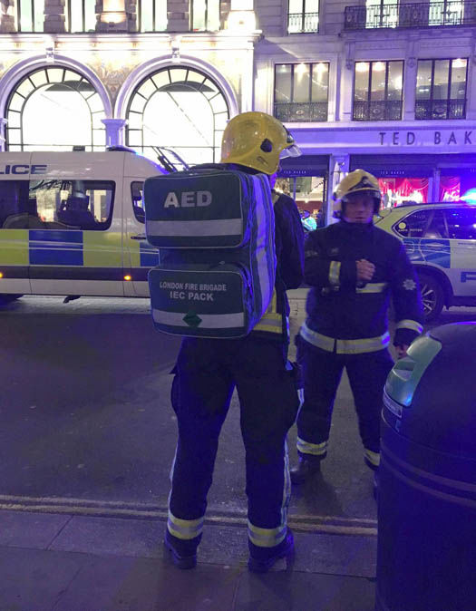 Oxford Circus terror: Shots heard on Oxford St police warn Black Friday shoppers STAY AWAY