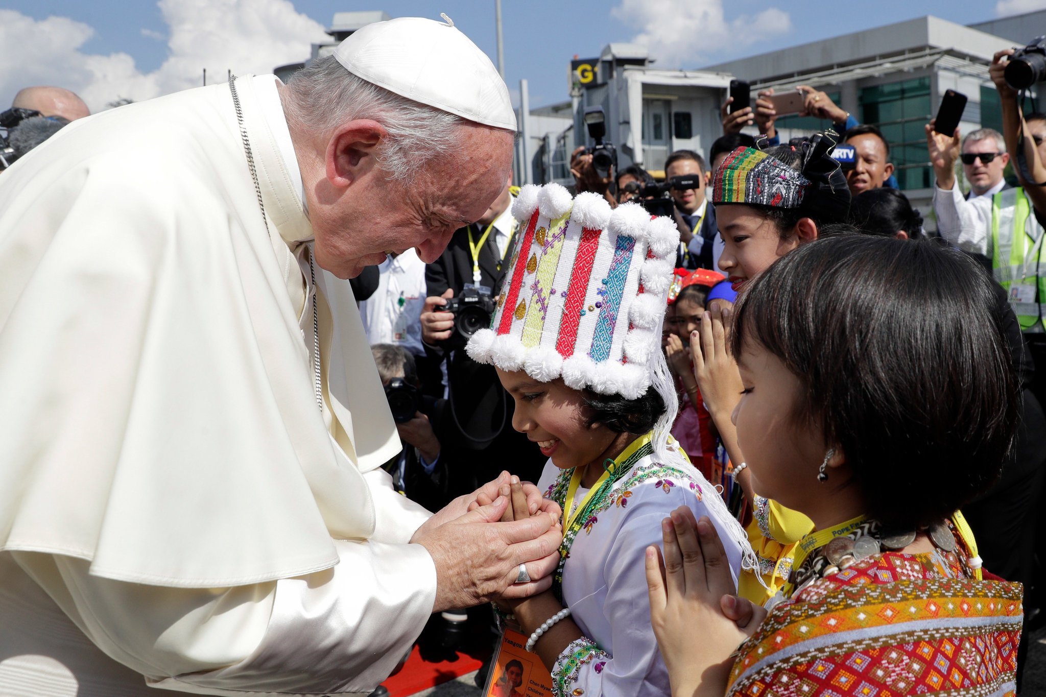 Pope Francis Arrives in a Myanmar Tarnished by Rohingya Crackdown