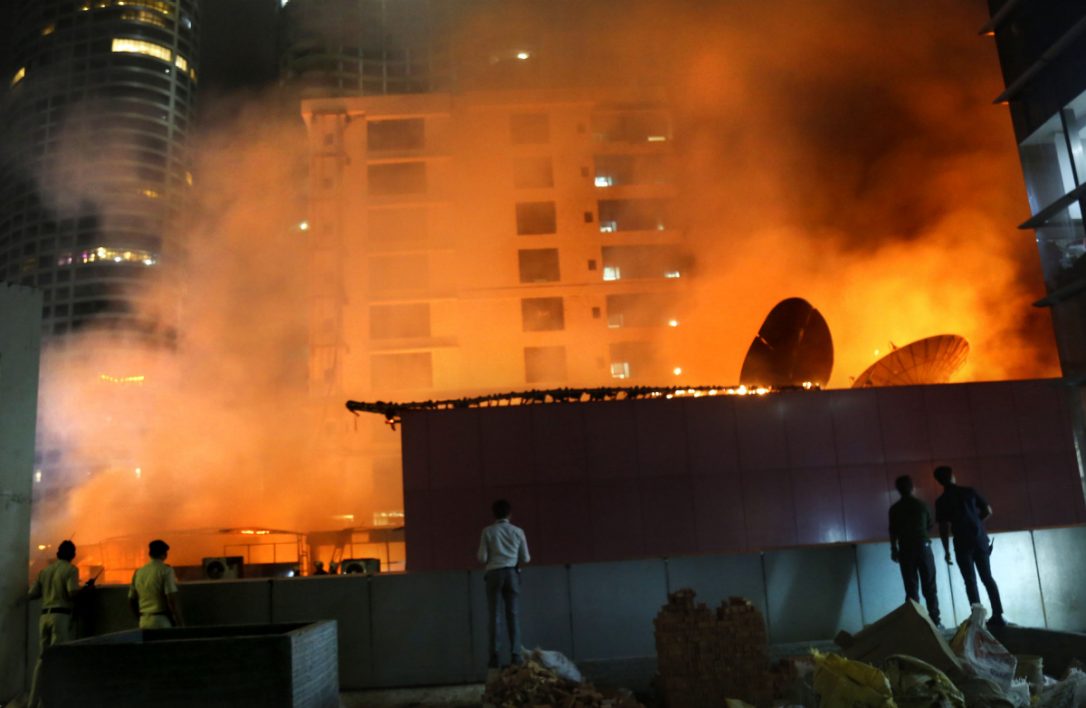 Fire engulfs rooftop restaurant in Mumbai killing 15