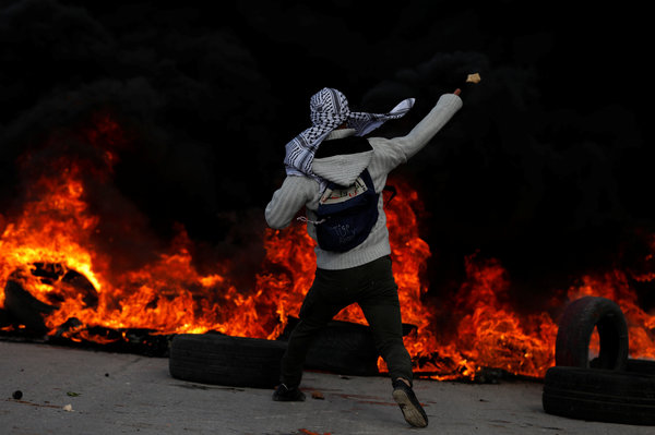 Israeli Police Fire Tear Gas And Stun Grenades On Palestinian Protestors