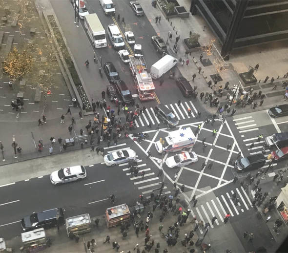 New York horror: Car hits multiple people in Manhattan – Emergency services on scene