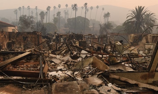 California wildfires: winds pose ‘extreme danger’ for Los Angeles