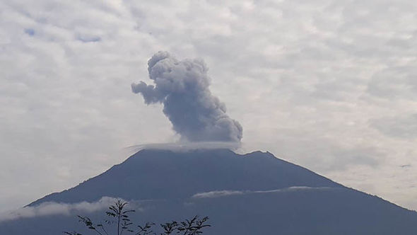 Bali volcano update LIVE: Mount Agung ERUPTS AGAIN - ash plume rises 2km