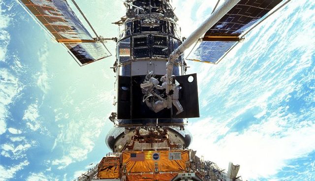 NASA May Have Fixed Hubble By Shaking It and Turning It Off and On