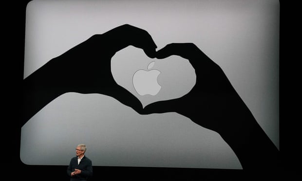 Apple launches new MacBook Air with retina display