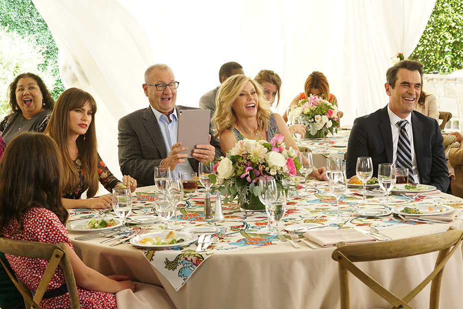 As Modern Family Hits 200 Episodes, Creators Plot the End (and Maybe a Spinoff)