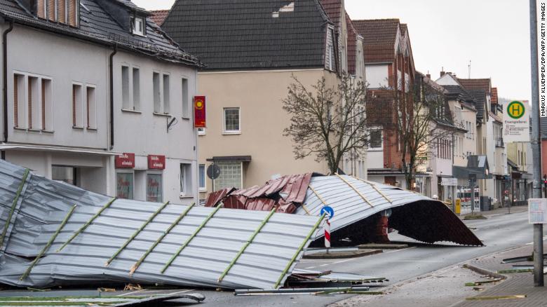 Powerful storm kills 6 in Europe