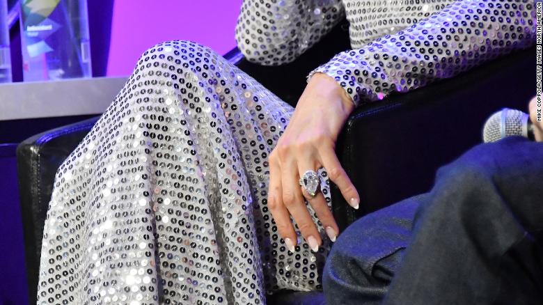 Paris Hilton keeping 20-carat engagement ring