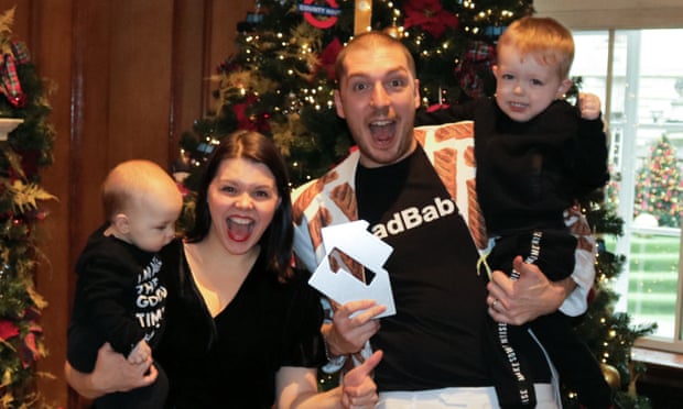 LadBaby scores 2018 Christmas No 1 with ode to sausage rolls