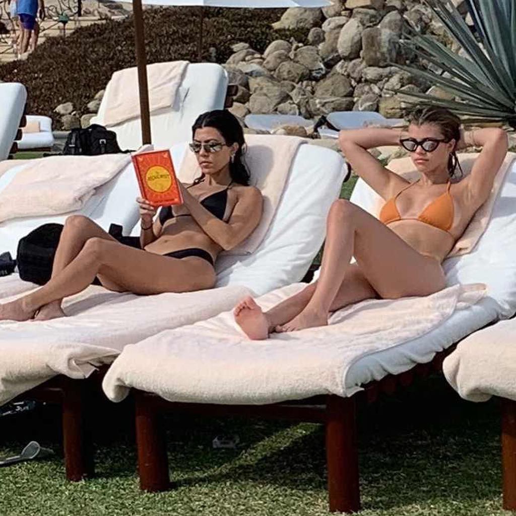 Kourtney Kardashian And Sofia Richie Look Like Theyre Best Friends On Christmas Vacation Together (PHOTOS)