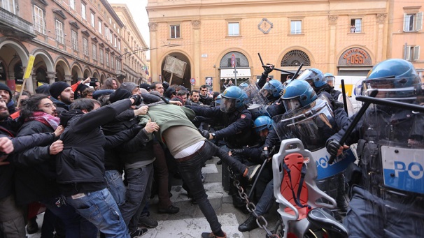 Italian police clashes with anti-fascists leaves 7 injured