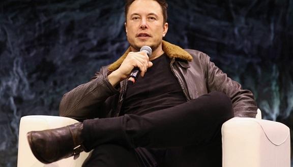 Elon Musk: SpaceX Mars ship could make short flights by next year