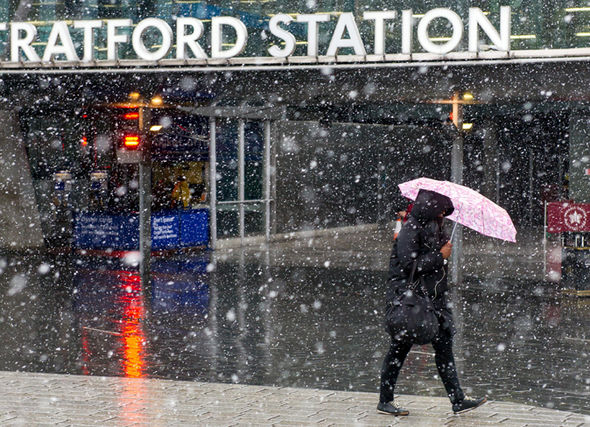 Snow in LONDON: Capital hit as latest Met Office weather forecast gives warnings across UK