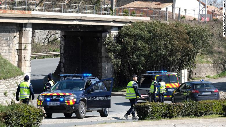 Hostage-taker killed at supermarket, two victims