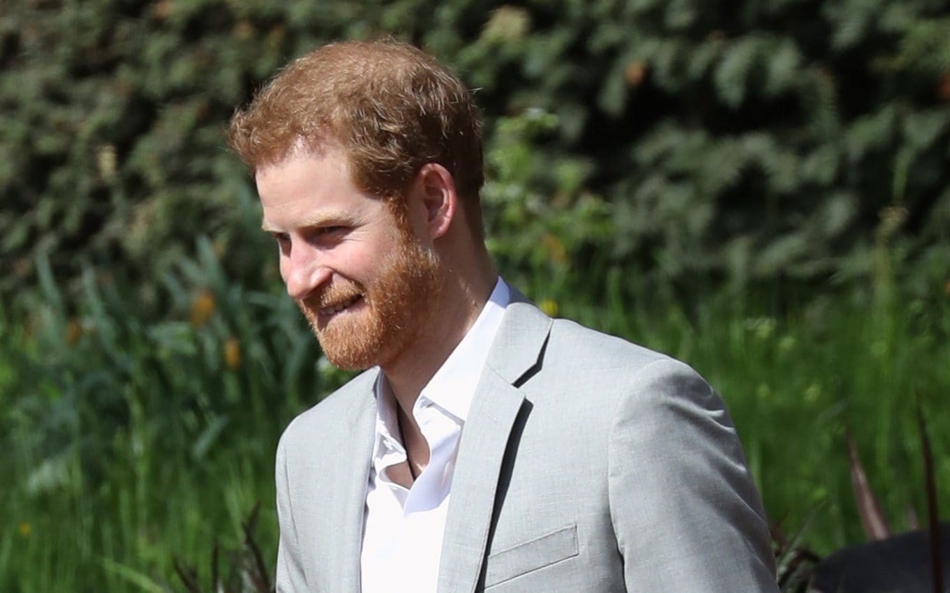 Prince Harry arrives at London Marathon after Queen starts it off