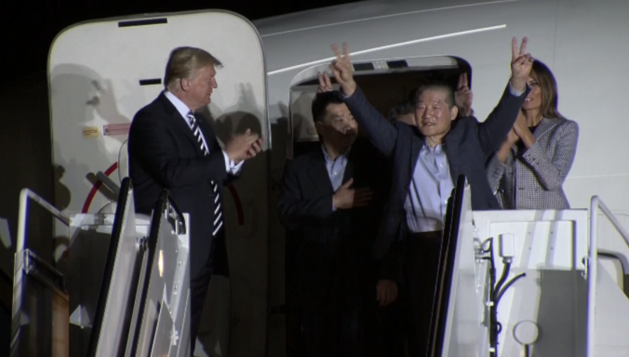 President Trump greets American prisoners freed by North Korea