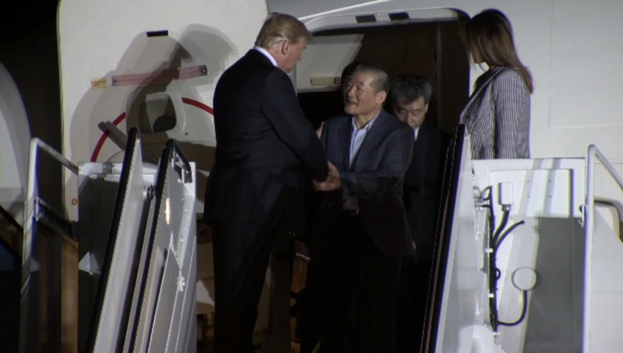 President Trump greets American prisoners freed by North Korea