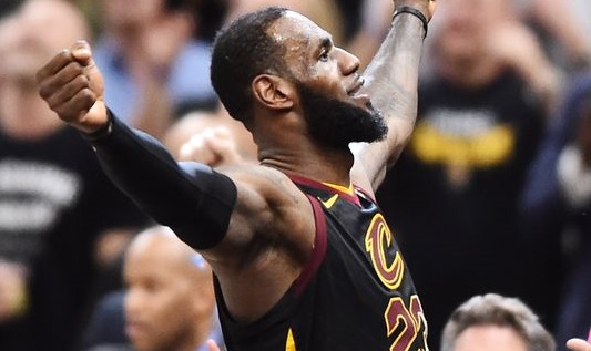 LeBron James hits game-winner at buzzer to give Cavs 3-0 series lead over Raptors