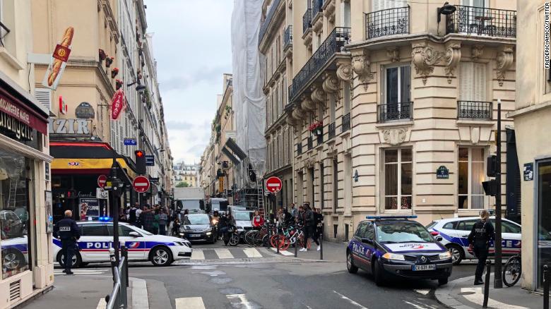 Armed man takes hostages in Paris