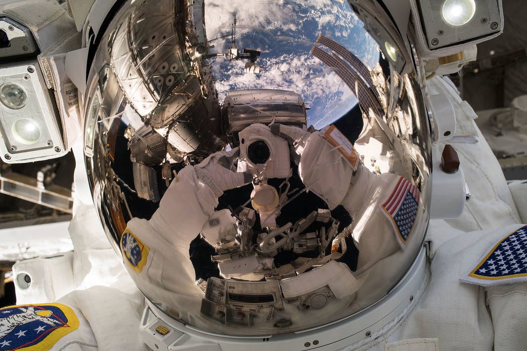 8 perfect astronaut selfies for when you just need some space