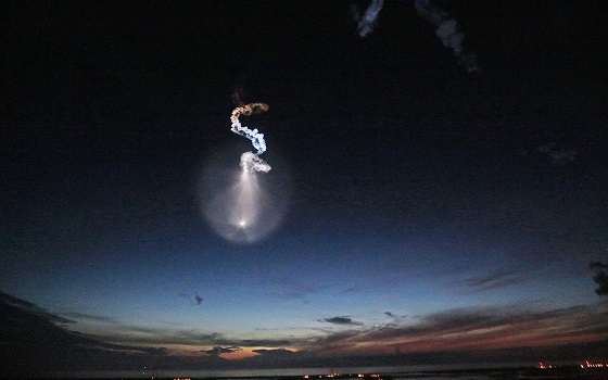 See the Space Jellyfish and Other Jaw-Dropping Views from SpaceXs Dragon Launch