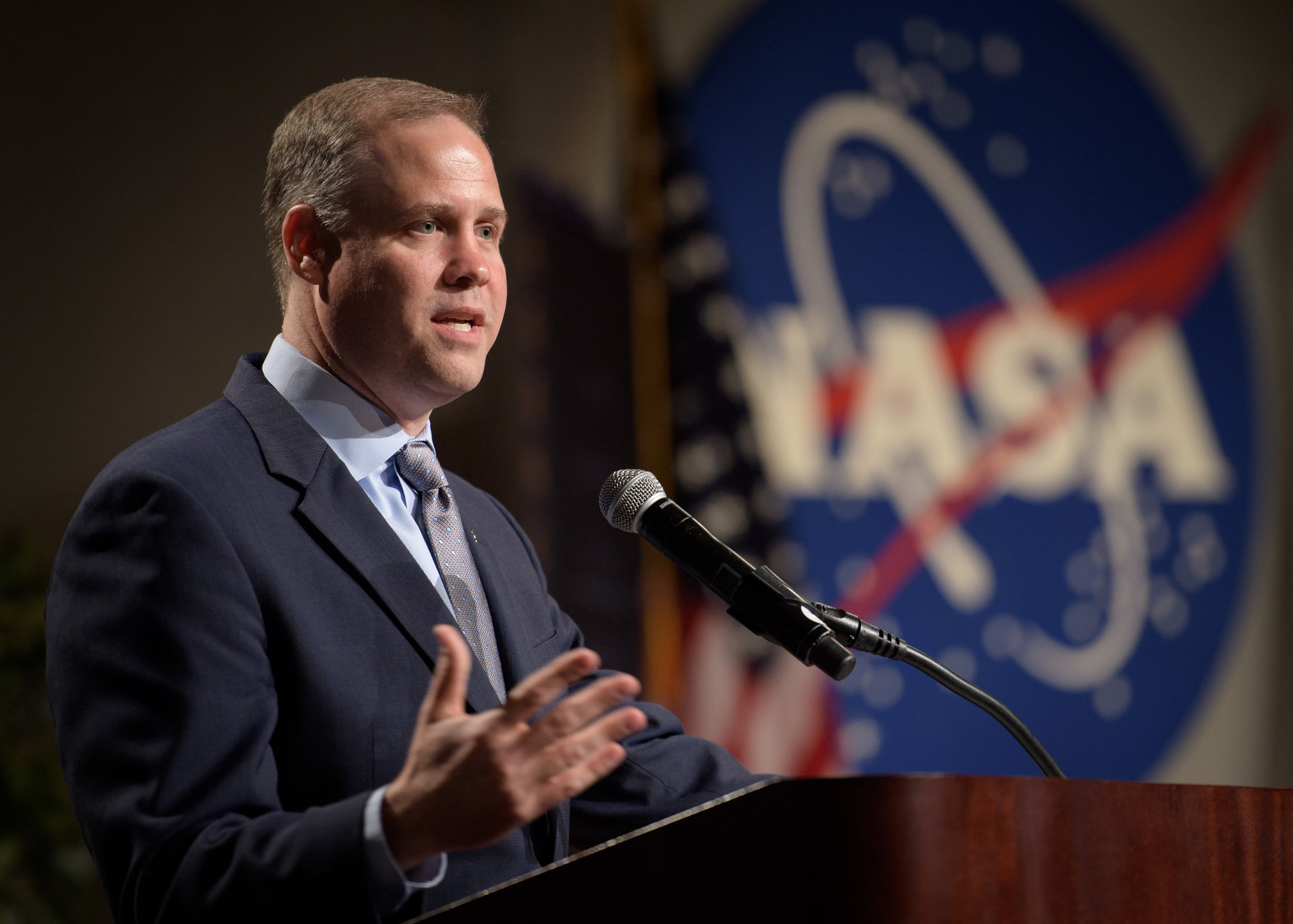 NASA Chief Wants to Send Humans to the Moon — To Stay