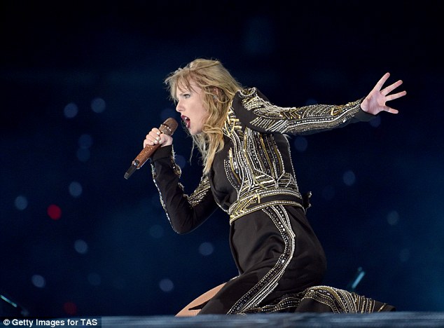 Taylor Swift surprises fans as she brings Tim McGraw and Faith Hill on stage to perform