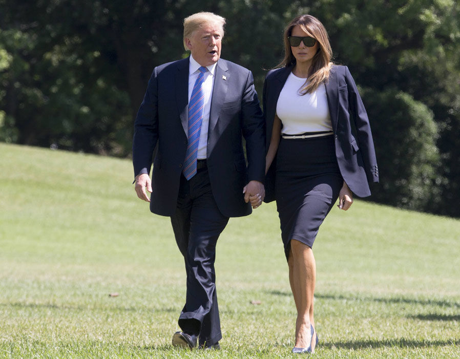 Melania Trump shows of incredible figure in tight white jeans with husband Donald