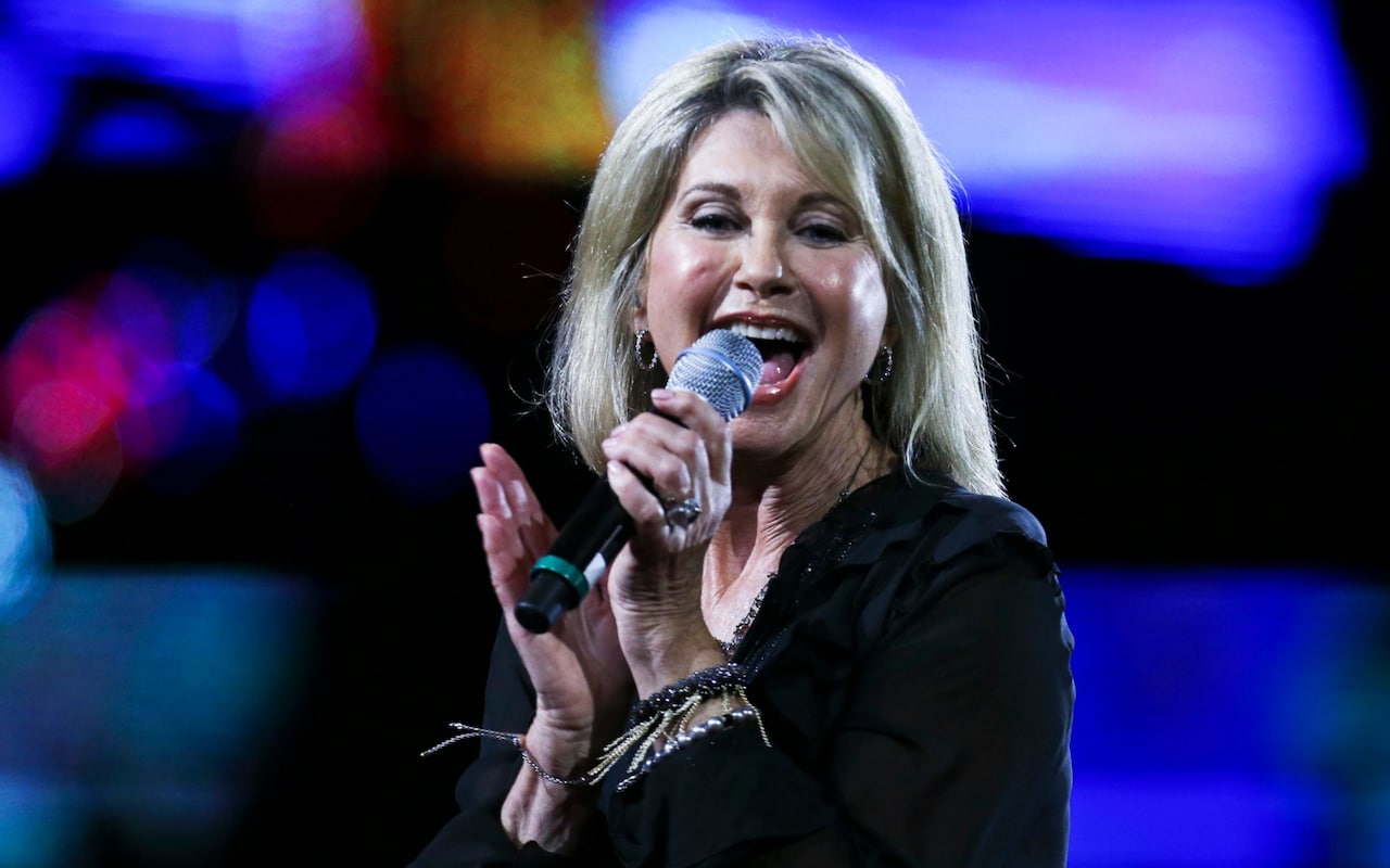Olivia Newton-John reveals she is using cannabis oil to treat pain as she battles cancer for third time