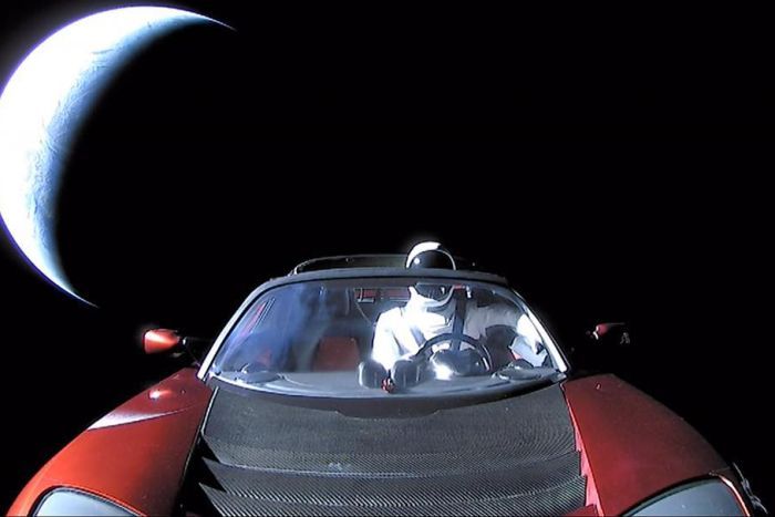 Elon Musks SpaceX to send Japanese billionaire Yusaku Maezawa on journey around the moon