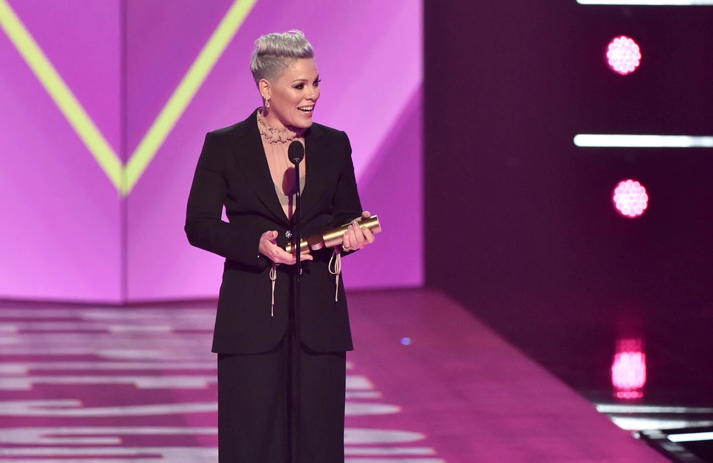 People’s Choice Awards: The 5 most noteworthy celebrity quotes, from Kevin Hart to Jennifer Aniston