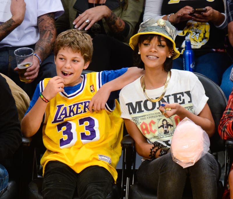 19 Rihanna Watching Basketball Pictures You Have To See Before You Die