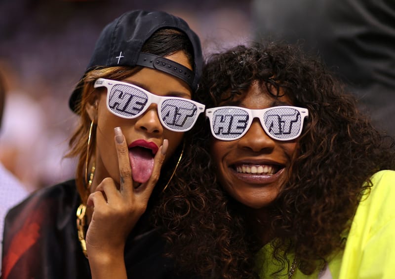 19 Rihanna Watching Basketball Pictures You Have To See Before You Die