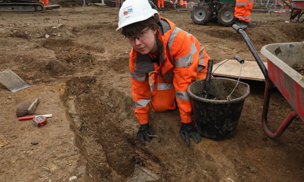 Grave of explorer Matthew Flinders unearthed near London station