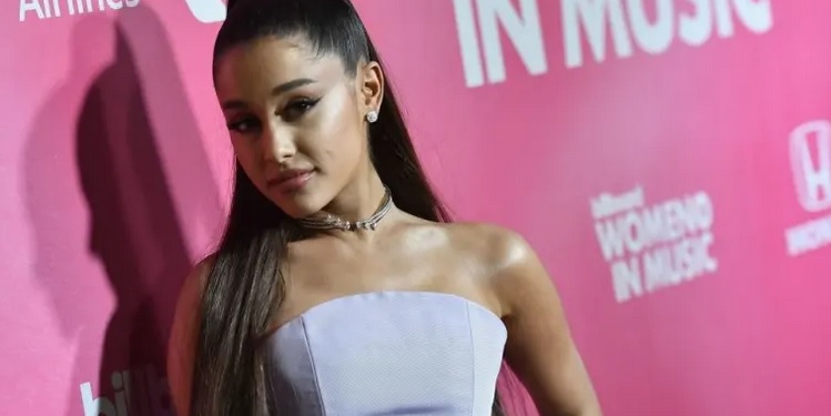 The Drama Between Ariana Grande And The Grammys Just Escalated