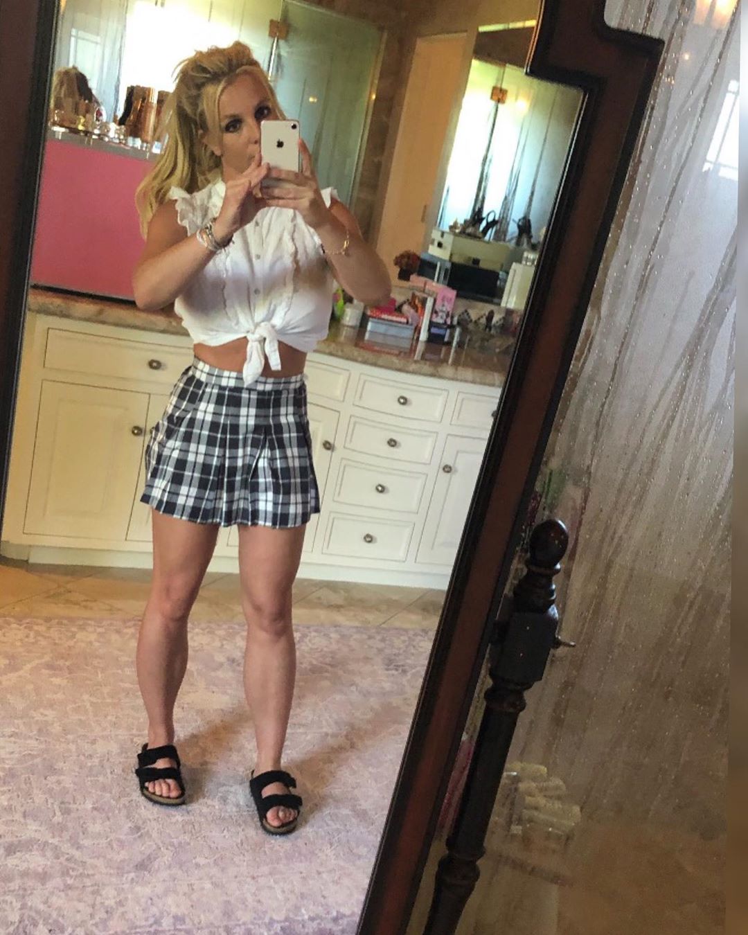 Britney Spears gives off strong …Baby One More Time vibes in throwback schoolgirl outfit
